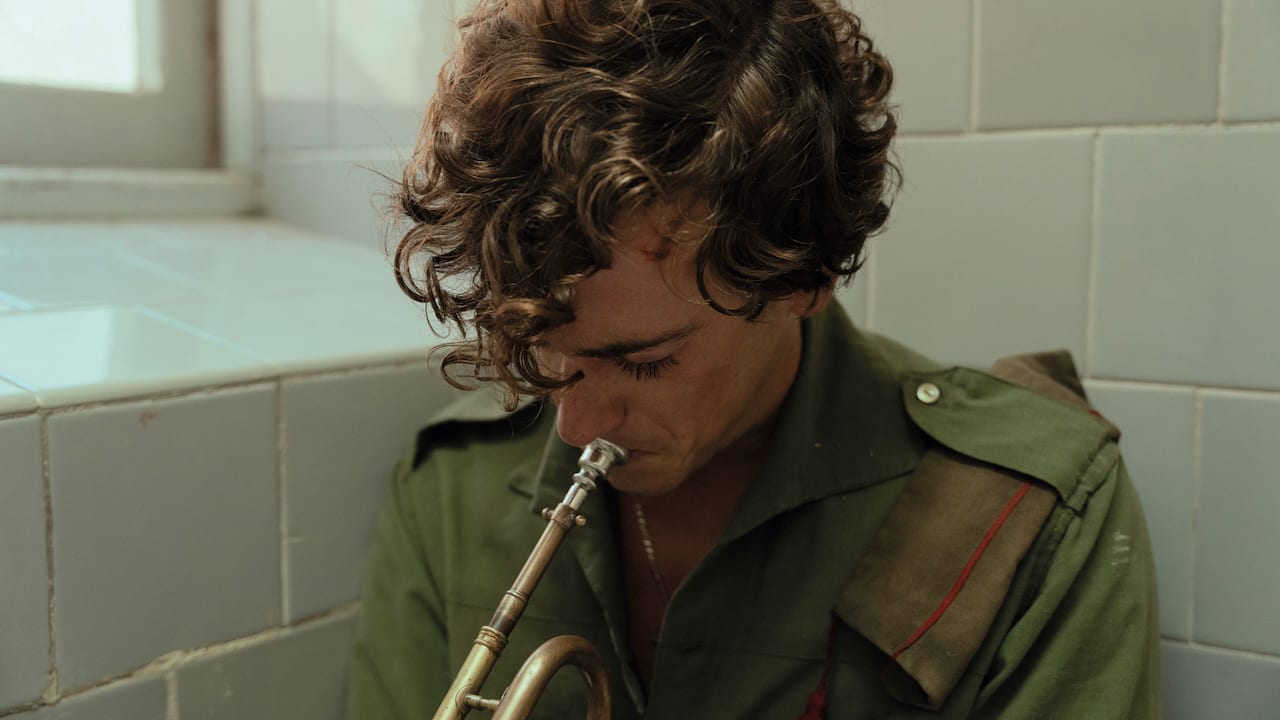 Still from La Bola Negra