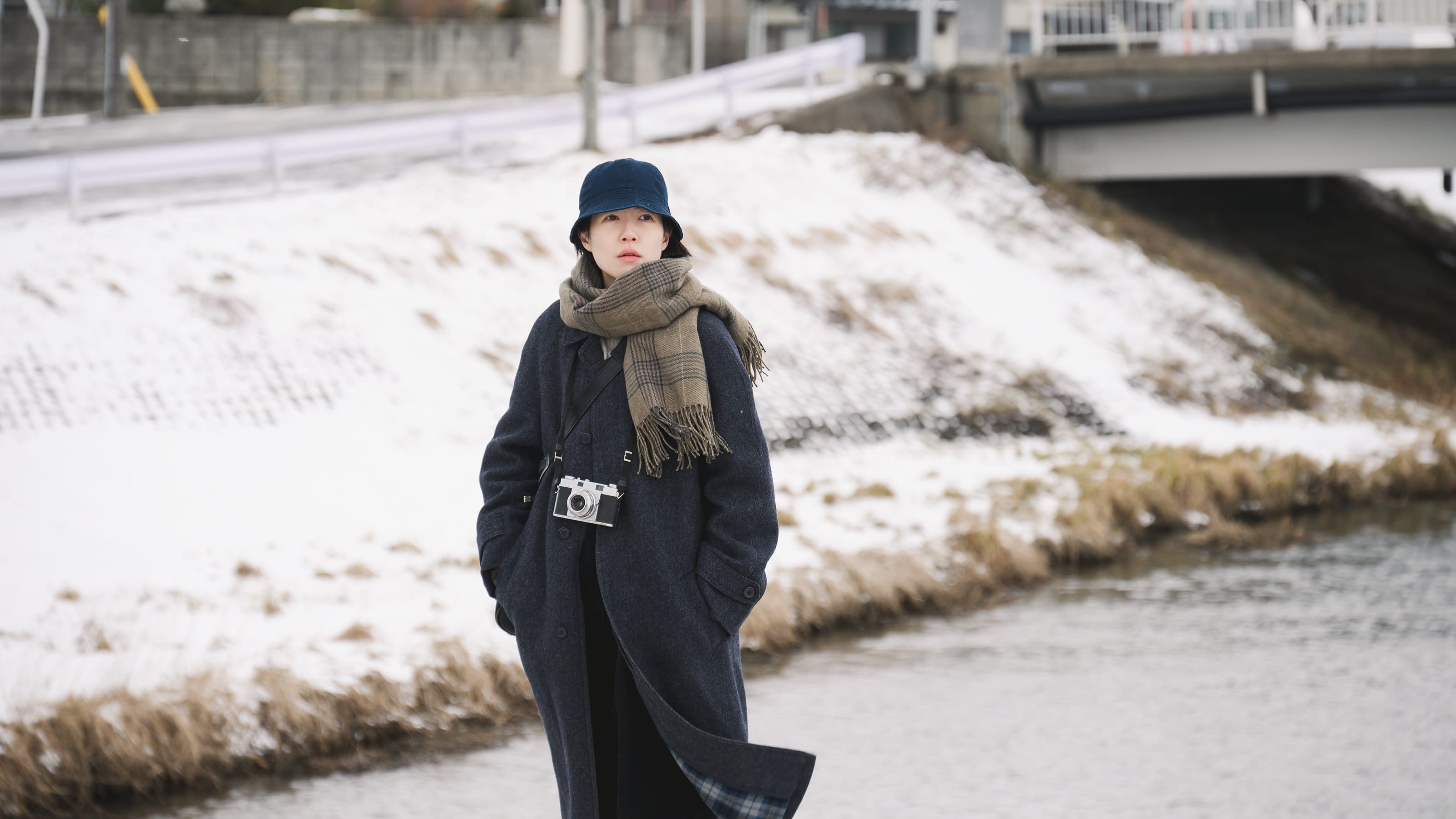 Still from Two Seasons, Two Strangers